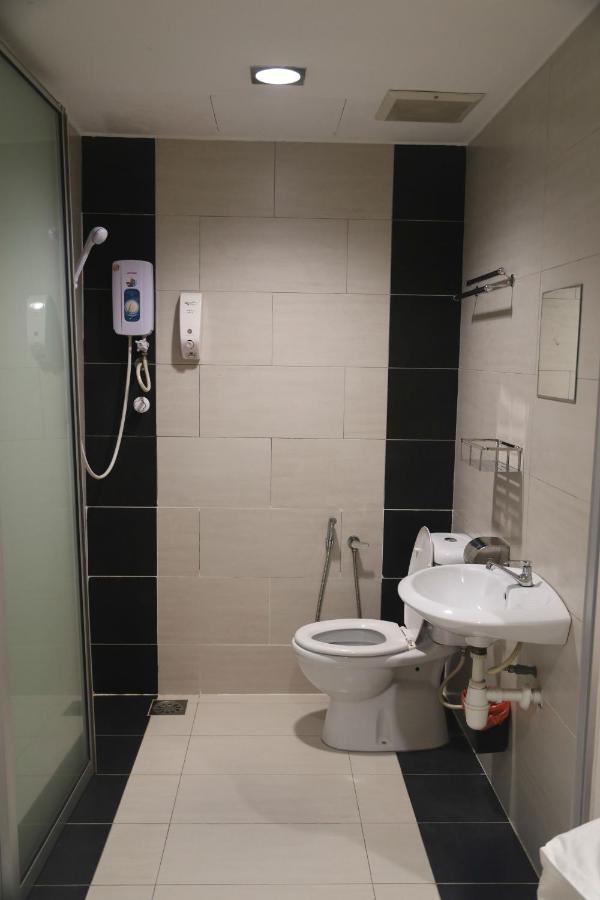 Wl Hotel Kampung Baharu Sungai Buluh Buitenkant foto
